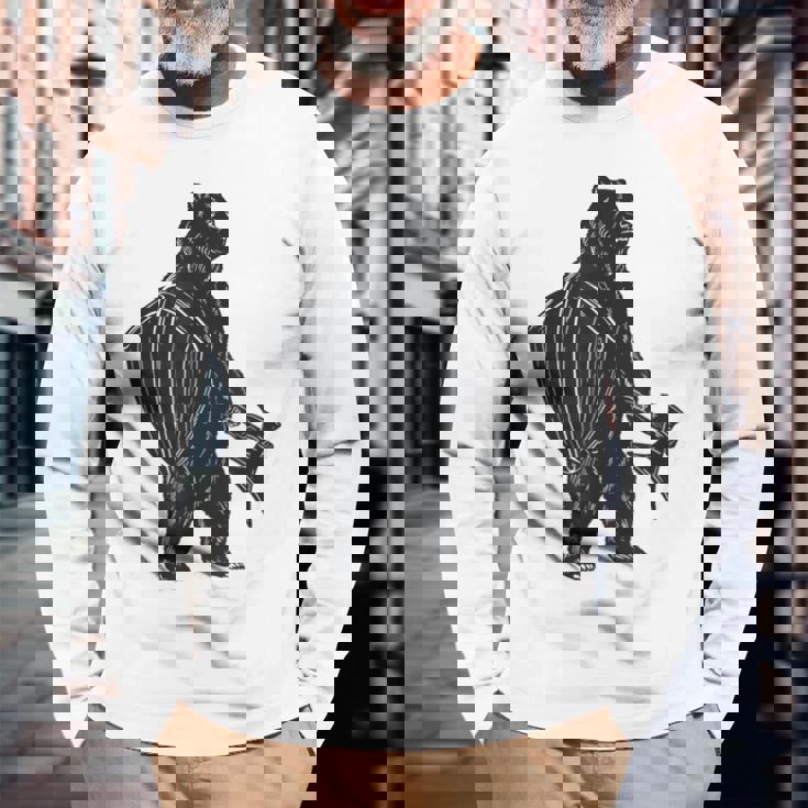 斧と盾を持った熊 中世の熊 バイキング 長袖Tシャツ 高齢者への贈り物