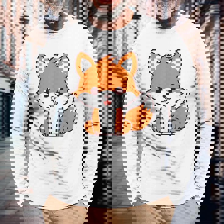 森のかわいい面白いキツネの子動物は小さなキツネが大好きです 長袖Tシャツ 高齢者への贈り物