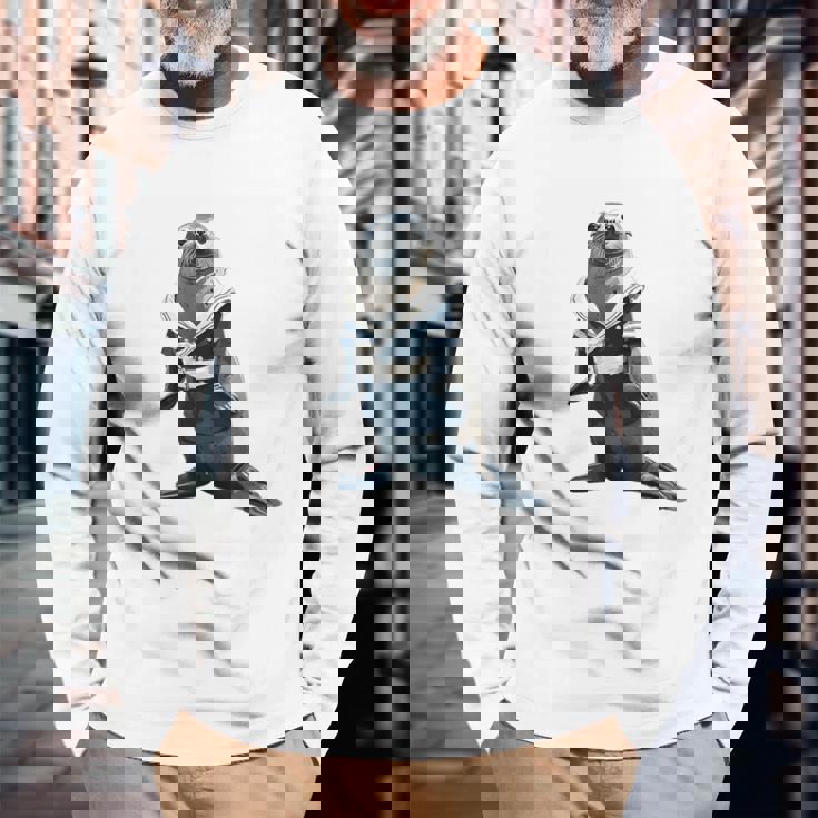 楽しいセーラー服のユーモラスなアザラシ 長袖Tシャツ 高齢者への贈り物