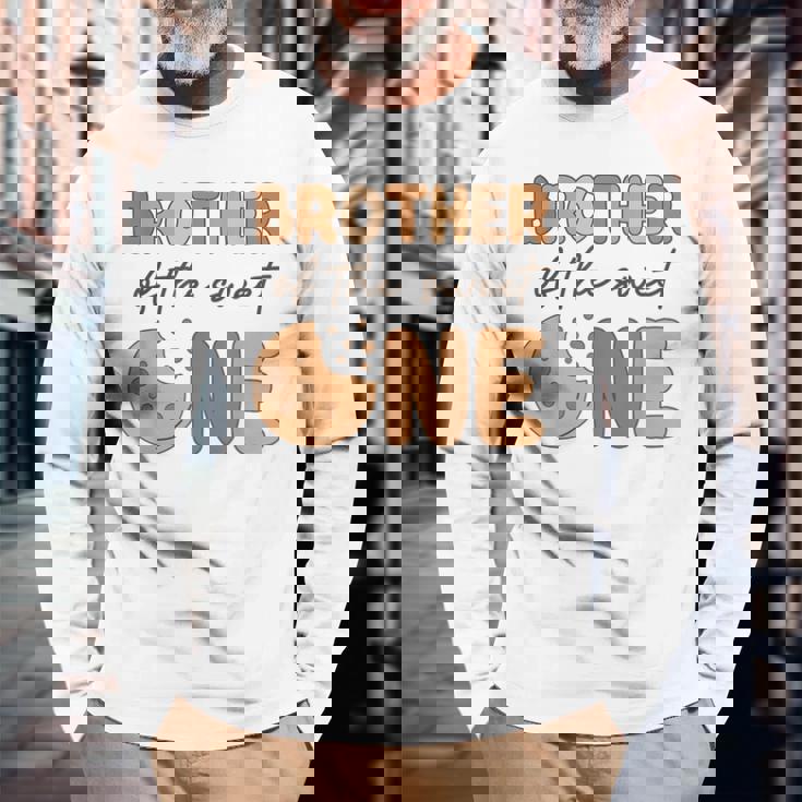 甘いものの兄弟 クッキーとミルクの誕生日パーティー 長袖Tシャツ 高齢者への贈り物