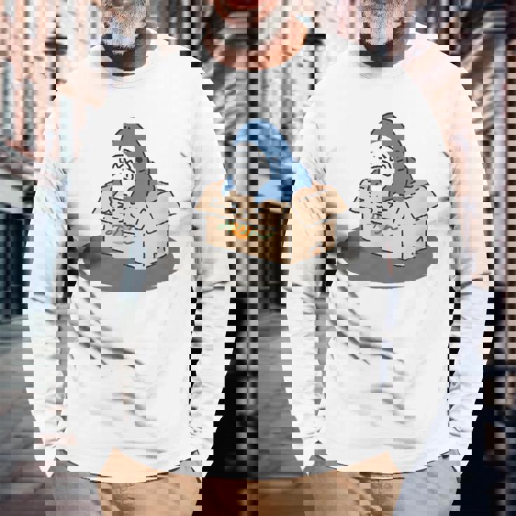 箱入りサメ 長袖Tシャツ 高齢者への贈り物