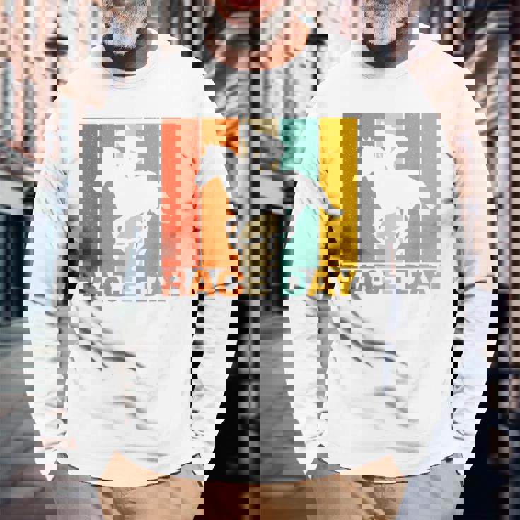 面白い 競馬 ビンテージ レースデー Ky ダービー 馬 ジョッキー 長袖Tシャツ 高齢者への贈り物