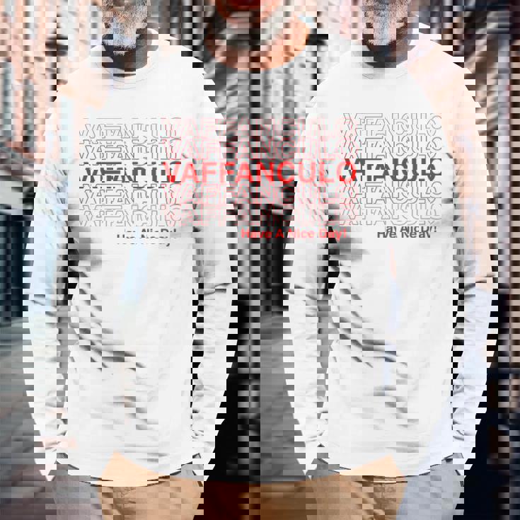 面白いvaffanculoデザイン イタリア語で素敵な一日を。 長袖Tシャツ 高齢者への贈り物
