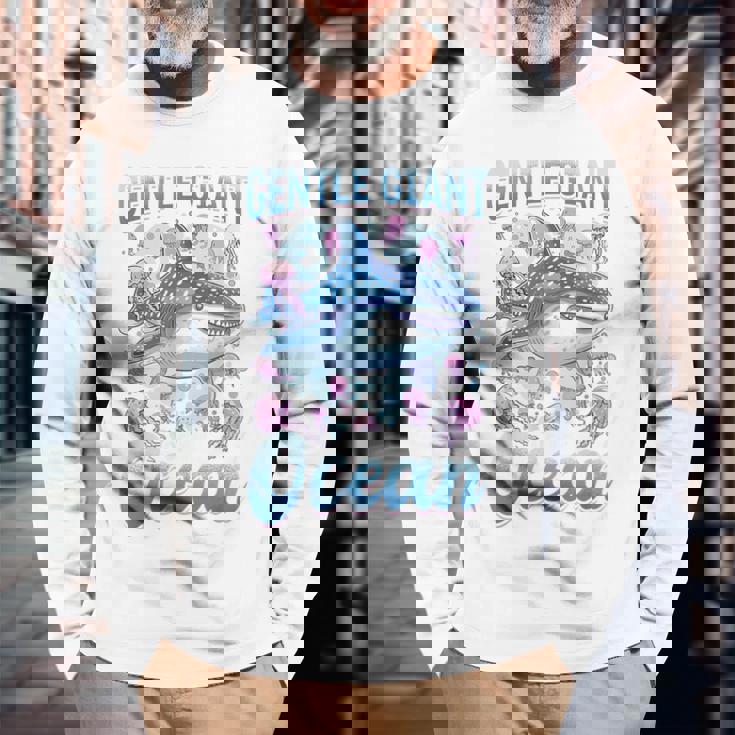 面白いジンベイザメ 動物 優しい海の巨人 長袖Tシャツ 高齢者への贈り物