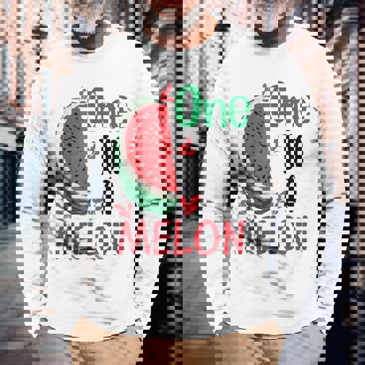 面白いスイカ ハワイのビーチでの休暇 メロンの中のかわいいもの 長袖Tシャツ 高齢者への贈り物