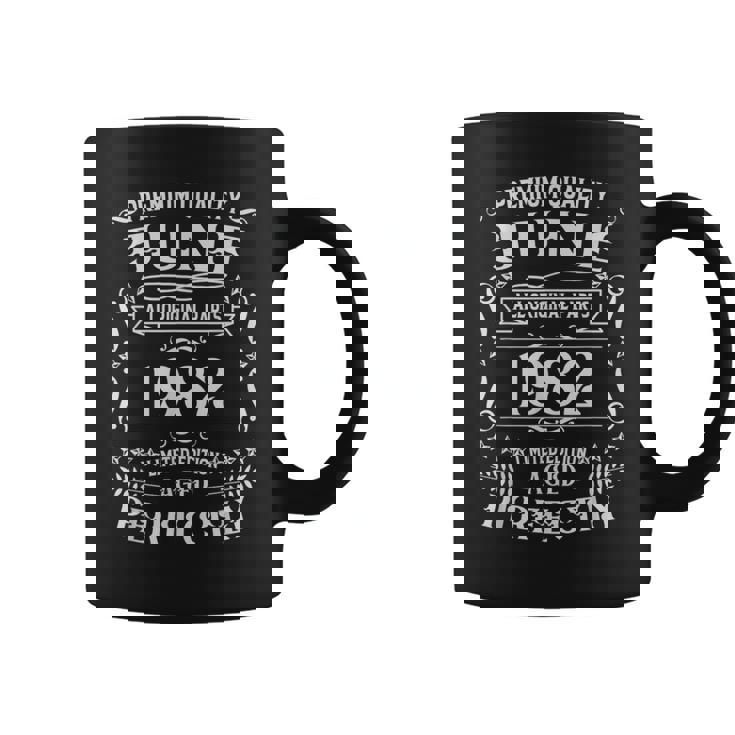 1982年6月に誕生した43歳の誕生日レジェンド。 コーヒーマグ