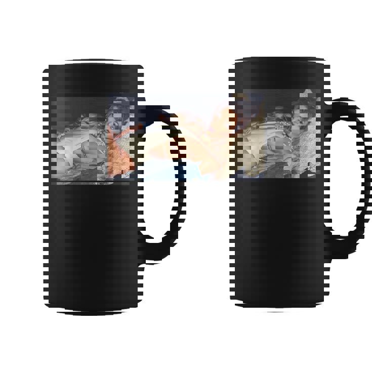 Girl On It 「ソファの上のセクシーなビキニモデル」 コーヒーマグ