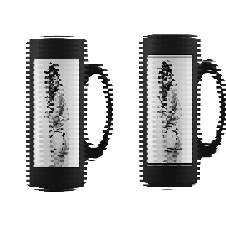 Hot Girl On 男性用 セクシー バッド キティ ピンナップガール B&W コーヒーマグ