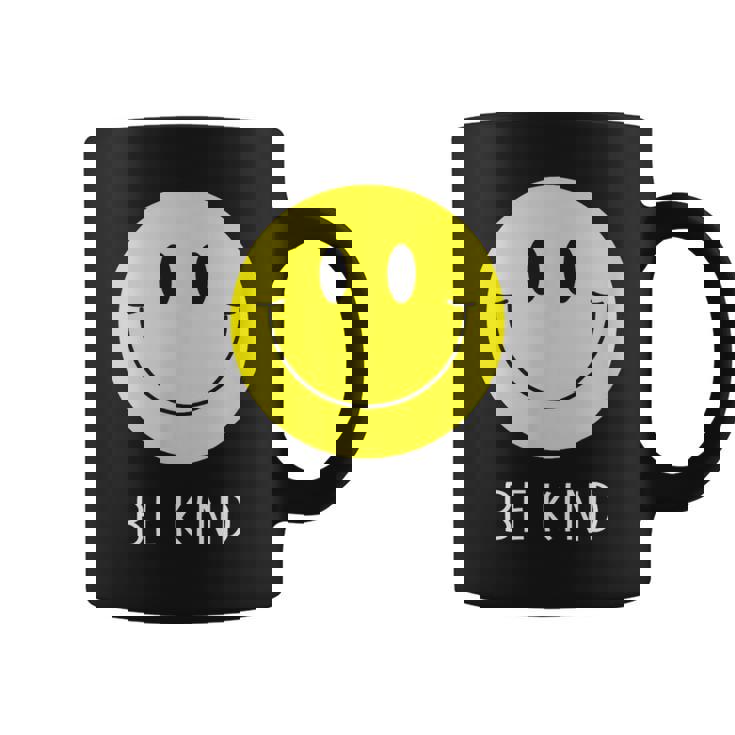 Be Kind かわいい イエロー スマイル フェイス シャツ スマイル フェイス ハピネス コーヒーマグ