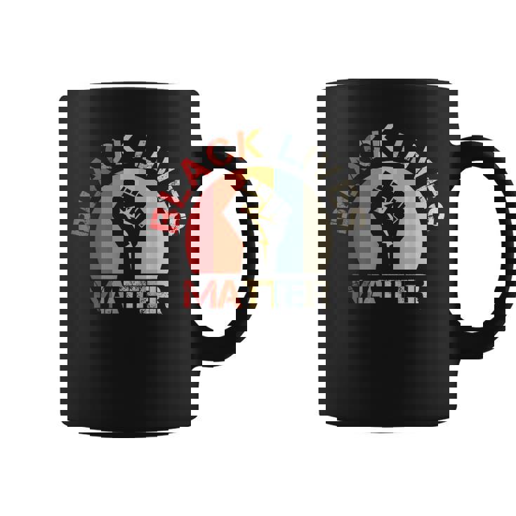 Lives Matter Raised Fist Retrointage No Racism コーヒーマグ