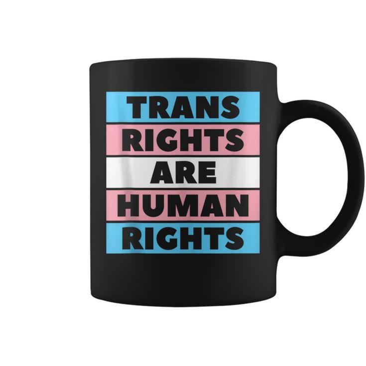 Los Derechos Transon Derechos Humanos Protegen El Orgullo De La Bandera Trans In Mangas Taza de café