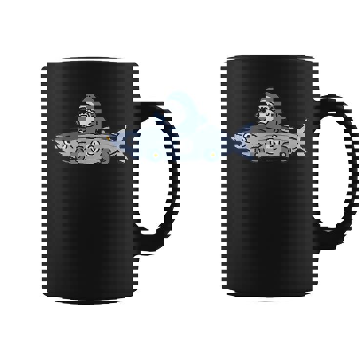 おさかなのくるまを運転するサメ コーヒーマグ