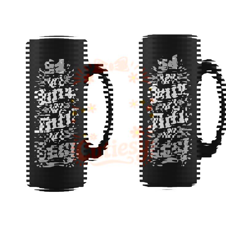 かわい子ちゃんの服はとても控えめで、とてもマインドフルで、とてもかわいいです。 コーヒーマグ