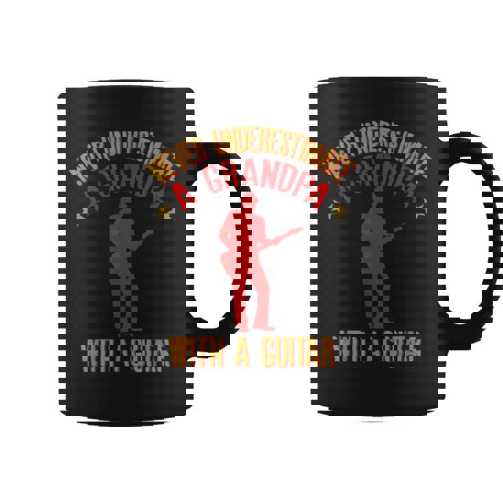 ギターを持ったおじいちゃんを決して過小評価しないでください コーヒーマグ