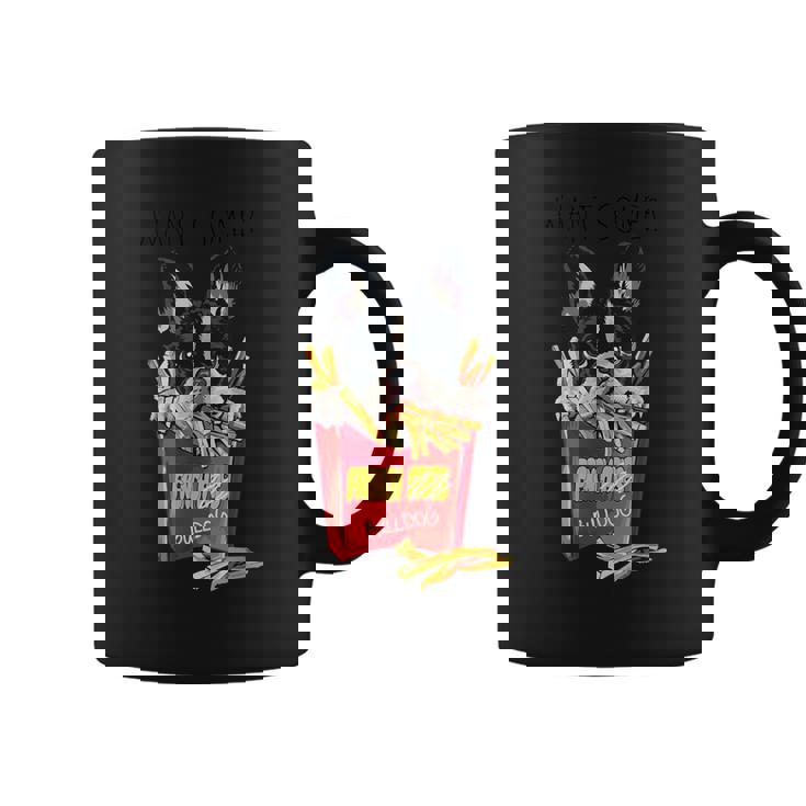 クールなフレンチブルドッグがフライドポテトを食べるグラフィッククールなデザイン。 コーヒーマグ