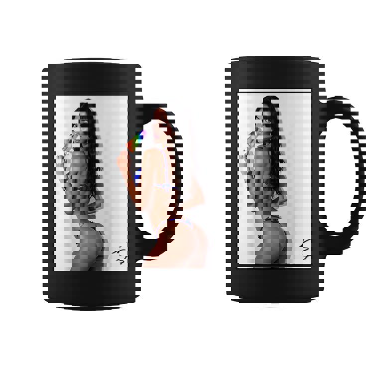 セクシーガールグラフィックtシャツ アイスポップのセクシーなラティーナブーティーガール。 コーヒーマグ