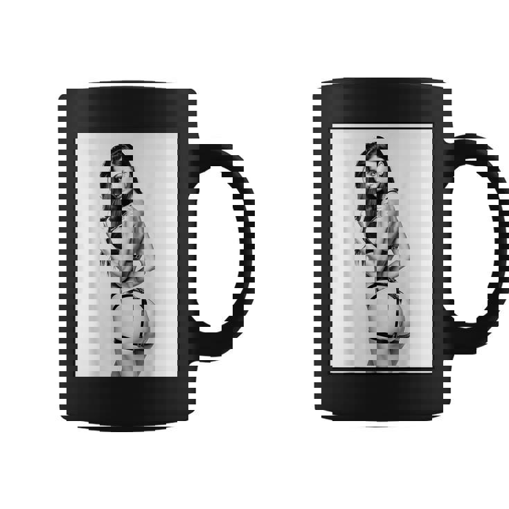 セクシーガールグラフィックtシャツ セクシーブルネットピンナップガール B&W コーヒーマグ