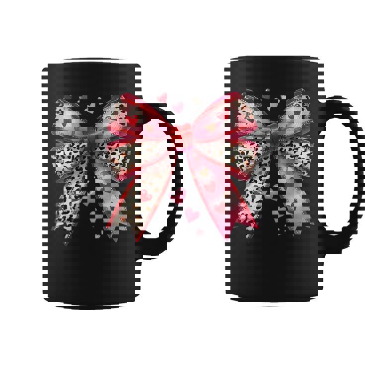 ハート付きピンクヒョウ柄リボン。 コーヒーマグ