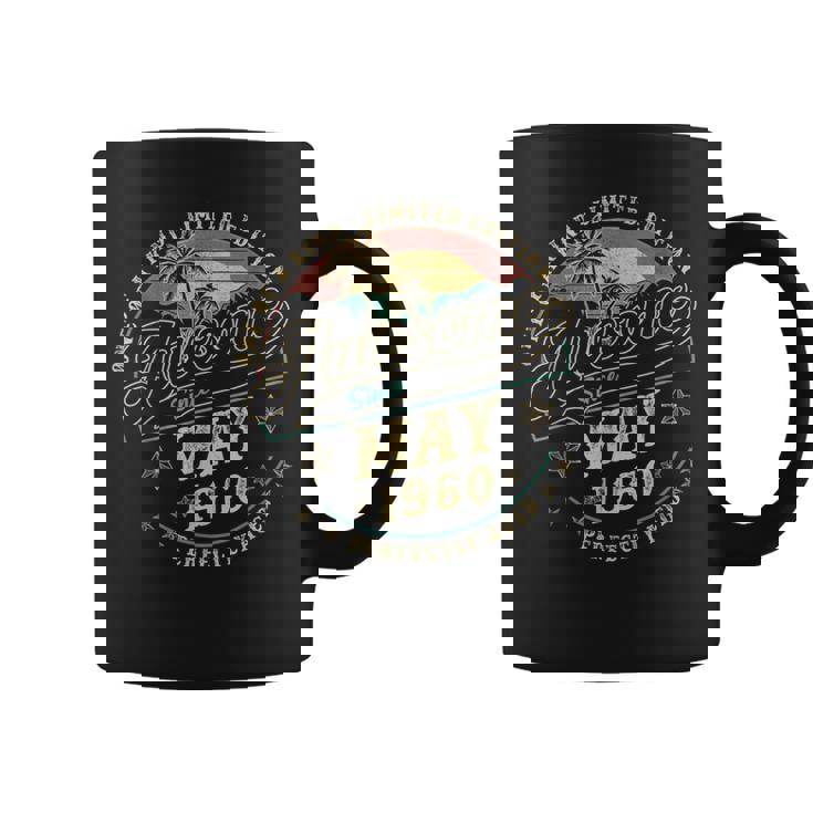 レトロな65歳の男性向け誕生日プレゼント。1960年5月、65歳。 コーヒーマグ