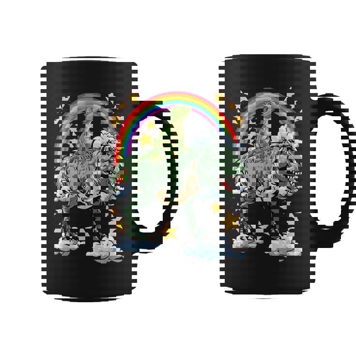 恐竜恐竜に乗る緑のイグアナ コーヒーマグ