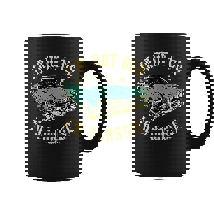 私は年をとっていない私はクラシックで面白い車のデザインです コーヒーマグ