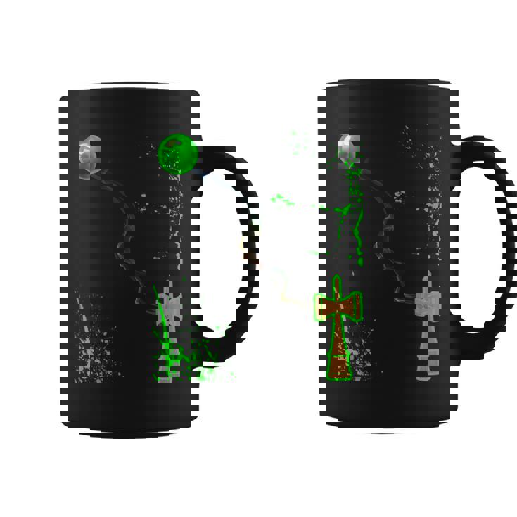 緑のスプレーの木のけん玉を渡ってガラスの球体に煙の波 コーヒーマグ