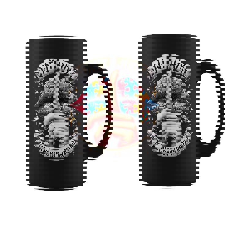 自閉症啓発唇を理解していないことを判断しないでください コーヒーマグ