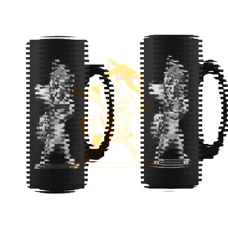 軽く叩く秋田犬 踊る軽く叩く犬 コーヒーマグ