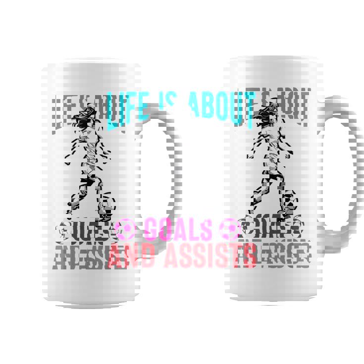 Life's About Goals And Assists サッカー 面白いサッカー選手 コーヒーマグ