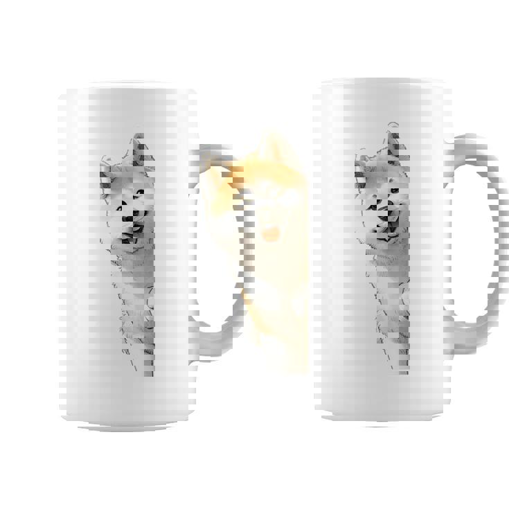 かわいい日本の秋田犬が角をのぞく犬好き。 コーヒーマグ