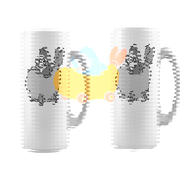 エビフライのくるまを運転するサメ コーヒーマグ