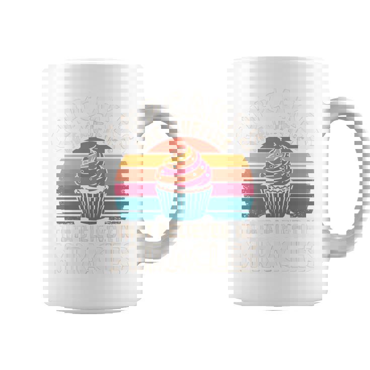 カップケーキは奇跡を信じたマフィンです レトロカップケーキ 長袖tシャツ コーヒーマグ