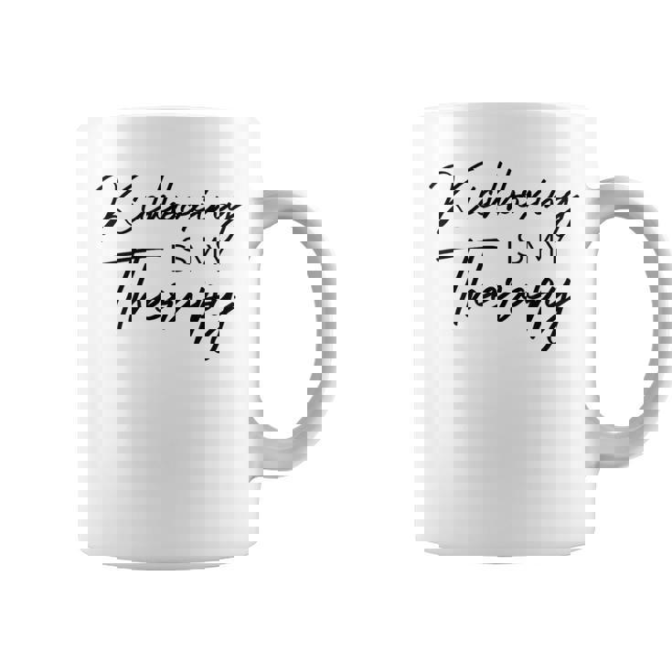 キックボクシングは私のセラピー コーヒーマグ