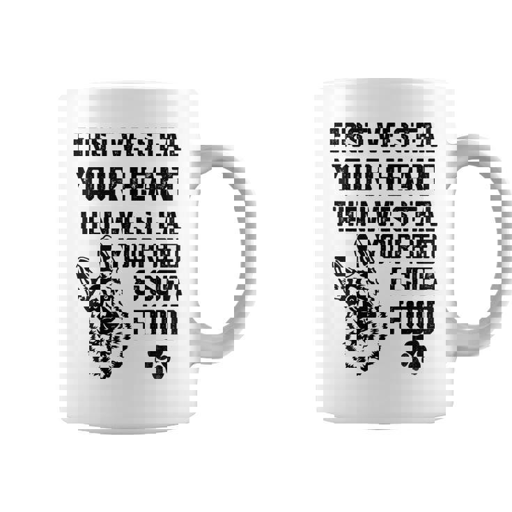 ジャーマン・シェパードはあなたの心を盗みますあなたのベッドとソファを盗みます コーヒーマグ