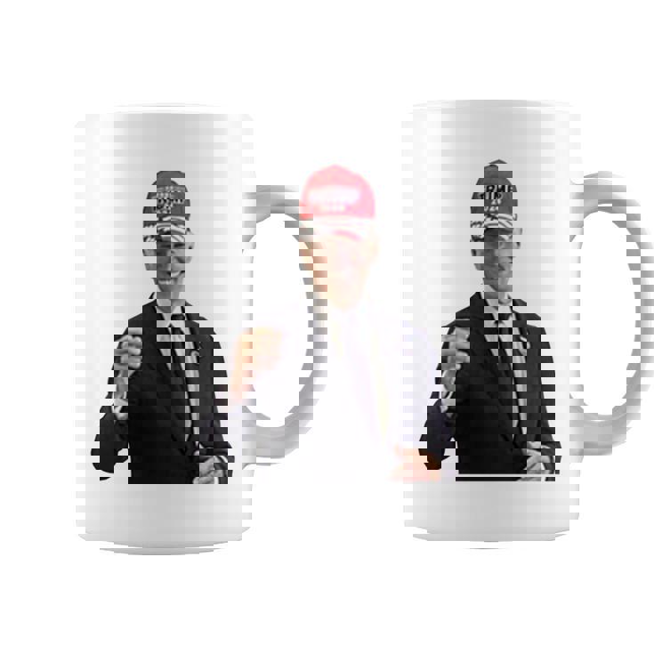 トランプの帽子をかぶったバイデンの陽気なグラフィック 長袖tシャツ コーヒーマグ