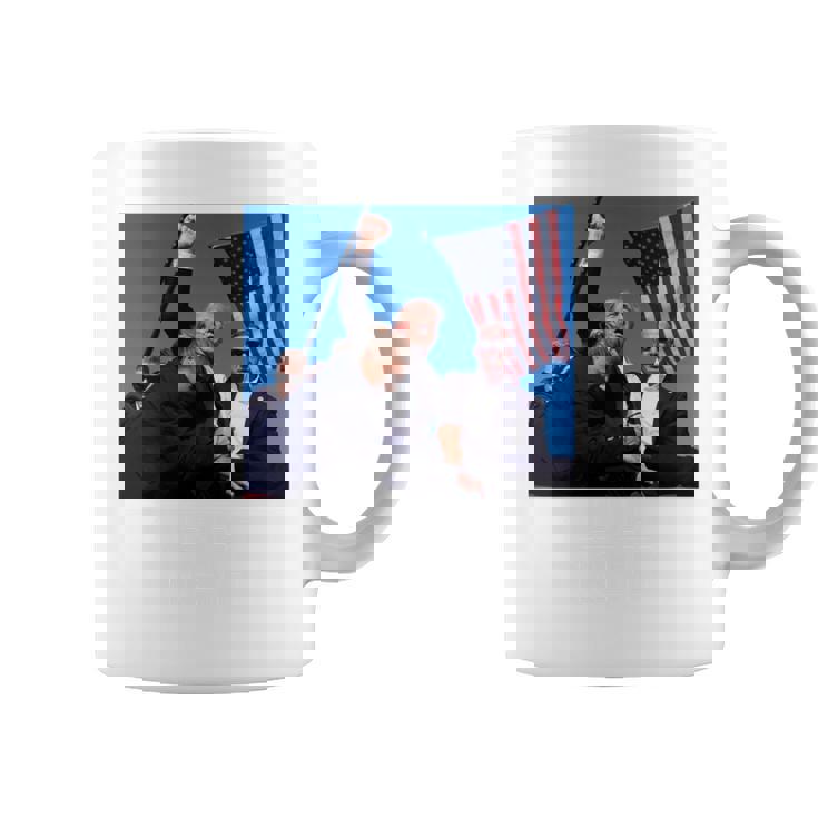 トランプ大統領のために祈り、決して降伏しない、神の祝福トランプ。 長袖tシャツ コーヒーマグ