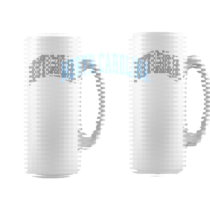 ノースカロライナ州ノースカロライナ州ヴィンテージアスレチックスポーツデザインブルースタイル コーヒーマグ