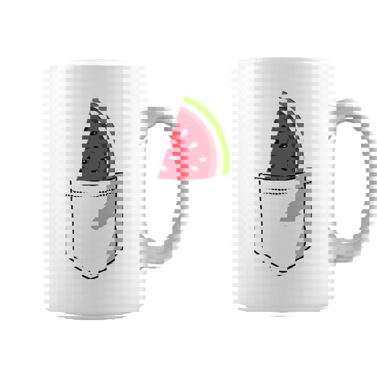 ポケットに入ったスイカのポケットプリントの面白いスイカ。 コーヒーマグ