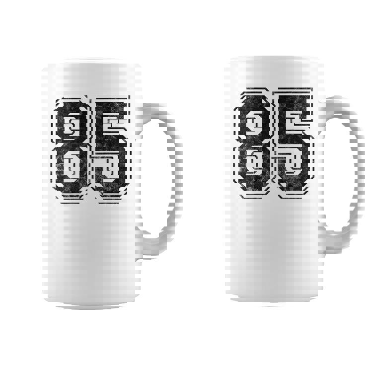背中に85番 コーヒーマグ