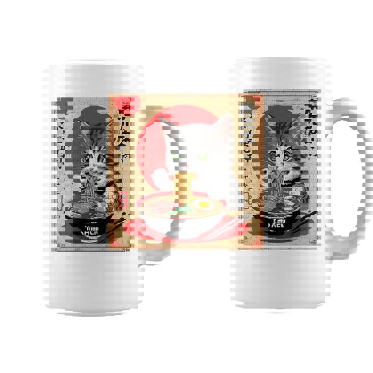 背中にラーメンを食べる緑色の目を持つ日本猫のデザイン。 コーヒーマグ