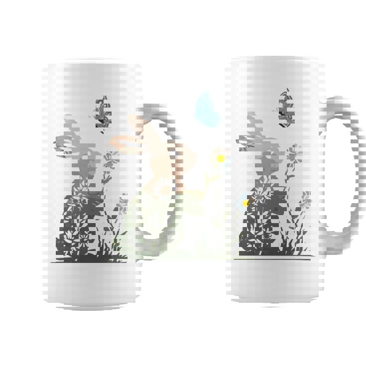 蝶のイースターとデイジーを保持している甘いウサギのウサギ 長袖tシャツ コーヒーマグ