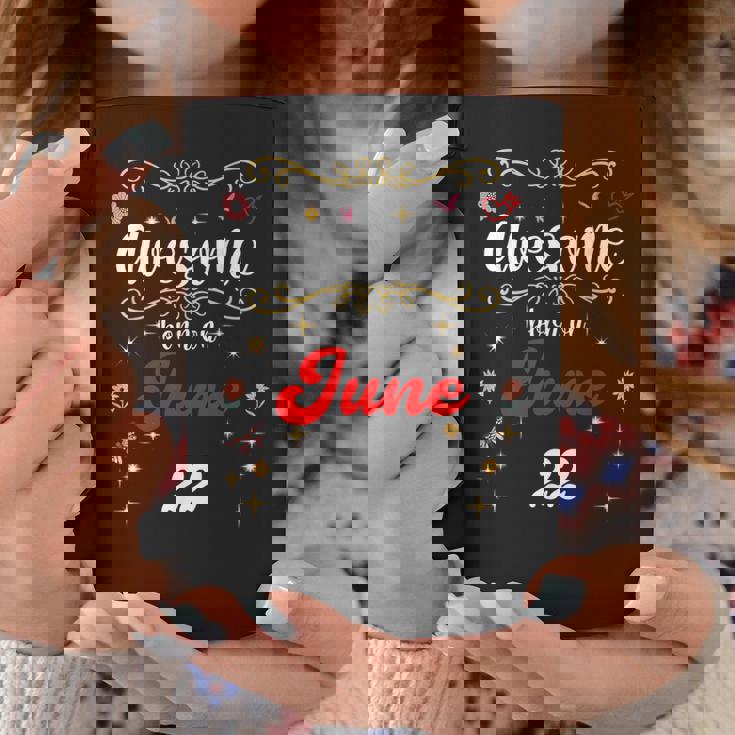 6月22日の誕生日に生まれた素晴らしい花と蝶。 コーヒーマグ 面白い贈り物