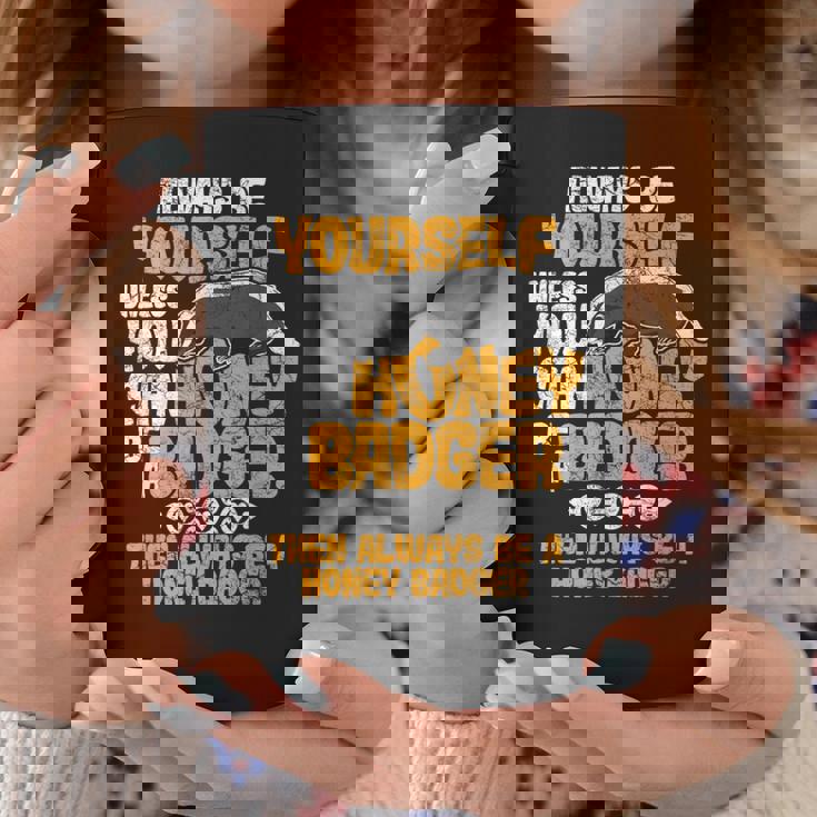 Always Be Yourself Unless You Can Be A Honey Badger シャツ コーヒーマグ 面白い贈り物