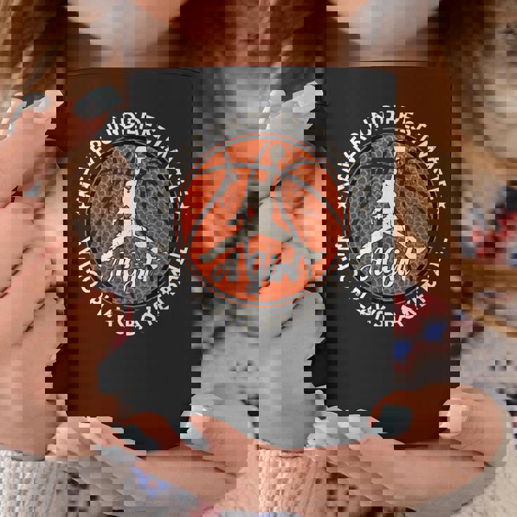 Basketball Never Underestimate A Girl Who Plays Basketball コーヒーマグ 面白い贈り物