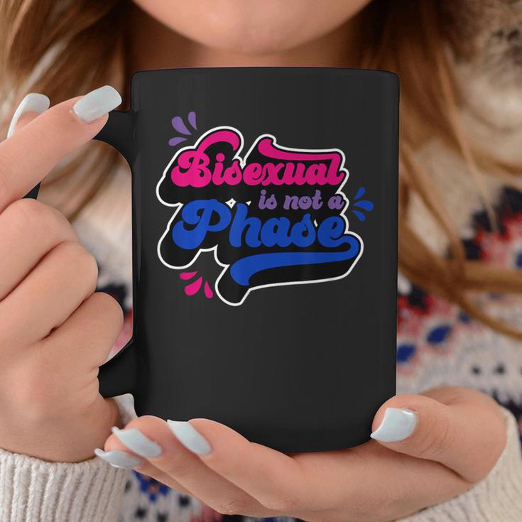 Bisexual Is Not A Phase Cute Bi Pride Flag Citas Divertidas Taza de café Regalos divertidos