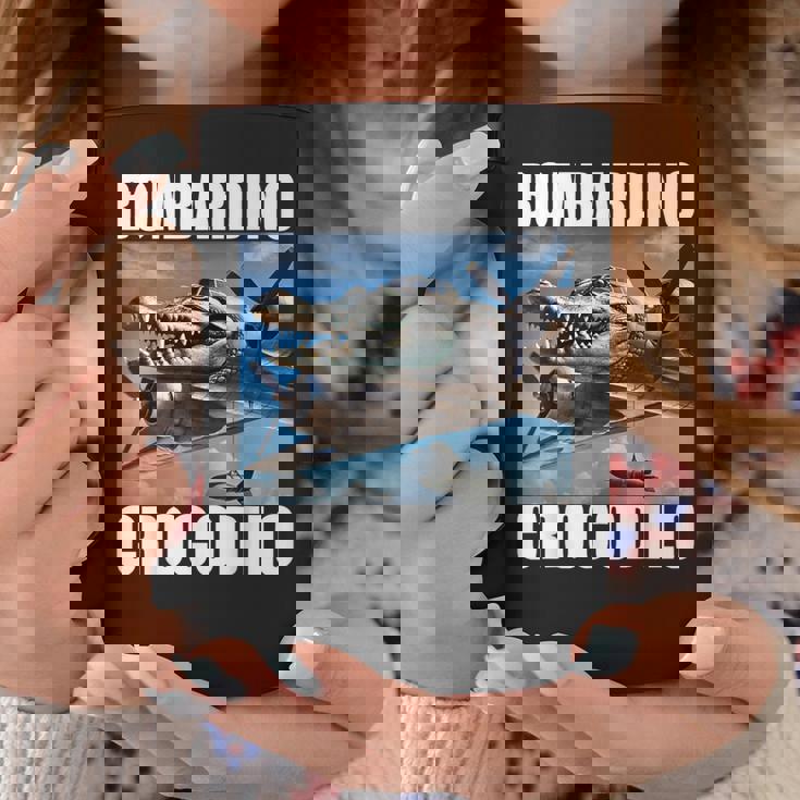 Bombardino Crocodilo イタリアンブレインロットミーム コーヒーマグ 面白い贈り物