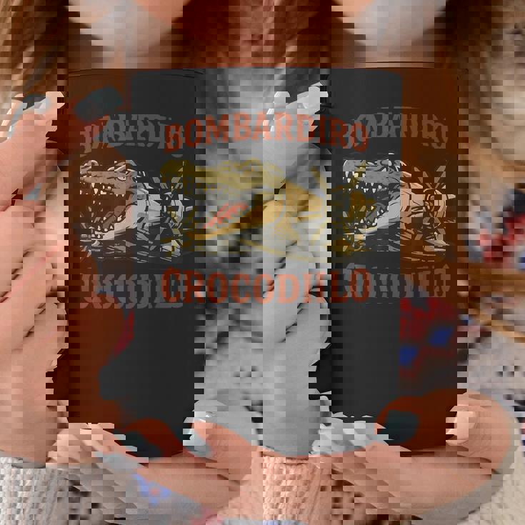 Bombardiro Crocodilo イタリアンブレインロットミーム コーヒーマグ 面白い贈り物