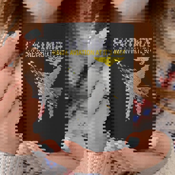 F-14 Tomcatが動作しています。最高の海軍航空。 コーヒーマグ 面白い贈り物