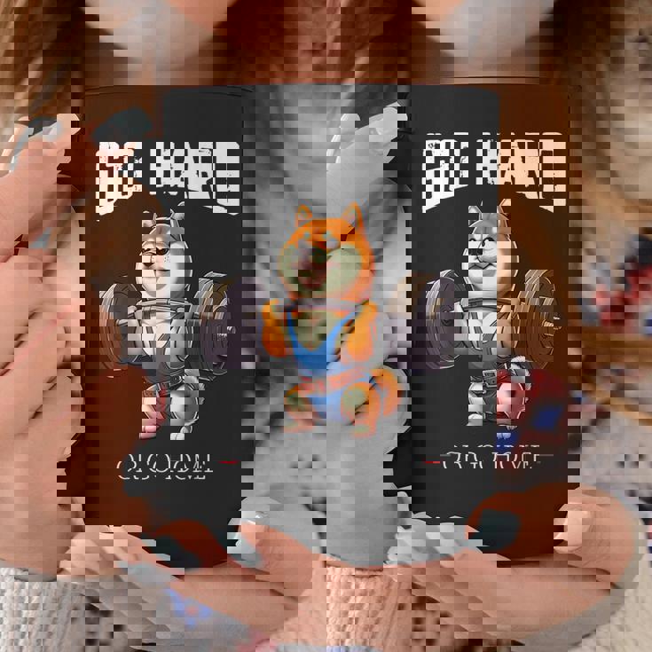 Go Hard Or Go Home 柴犬 犬 ウエイトリフティング フィットネス ジム コーヒーマグ 面白い贈り物