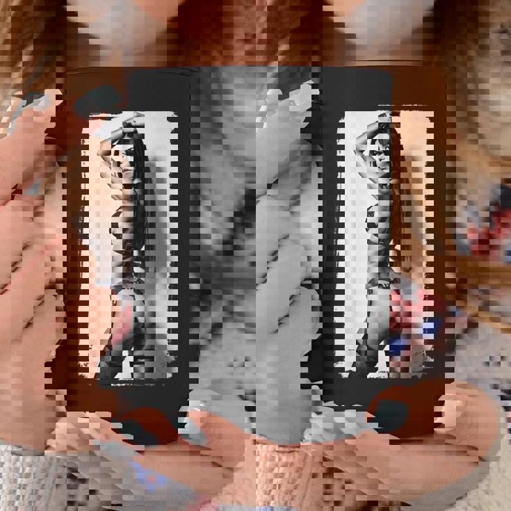 Hot Girl On 男性用 セクシー ブーティー ビキニ モデル 2 Bw コーヒーマグ 面白い贈り物